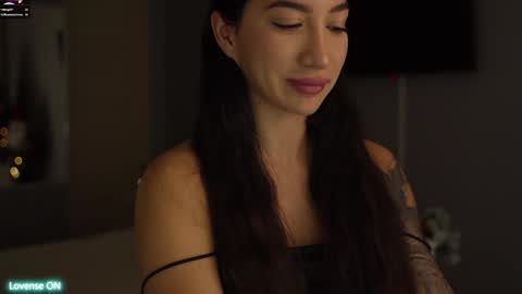 Leora online show from December 13, 2024, 4:16 pm