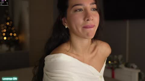 Leora online show from December 16, 2024, 6:27 pm