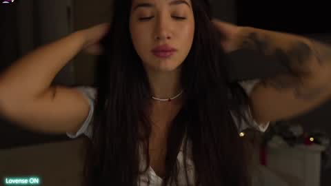 Leora online show from January 3, 2025, 2:19 pm