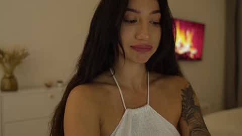 Leora online show from January 24, 2025, 5:00 pm