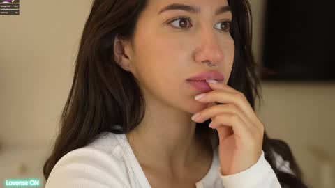 Leora online show from February 3, 2025, 6:39 pm