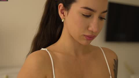 Leora online show from February 7, 2025, 4:56 pm