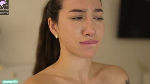 Leora online show from February 7, 2025, 7:59 pm