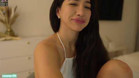 Leora online show from February 8, 2025, 6:33 pm