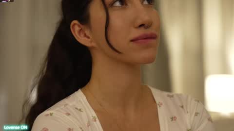 Leora online show from February 9, 2025, 4:40 pm