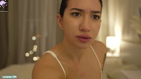 Leora online show from March 11, 2025, 8:09 pm