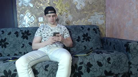 leoroman online show from December 25, 2024, 10:06 am