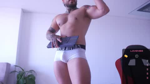 Snapshot of leosalvatore_ chatting on May 16, 2026, 4:39 pm Leo Salvatore online show from May 16, 2026, 4:39 pm