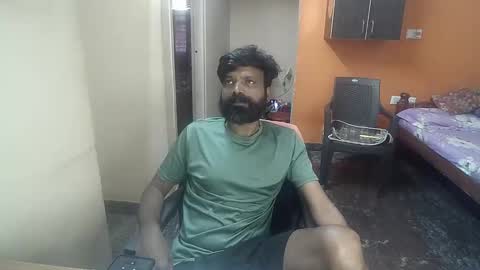 Snapshot of leosbroad chatting on January 7, 2025, 5:43 am Leo online show from January 7, 2025, 5:43 am