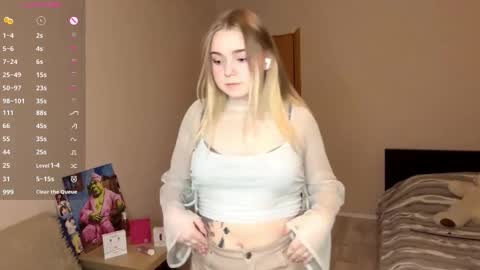 Hello everyone Im Lora Its my first day Were going to have fun together online show from January 31, 2026, 7:56 pm