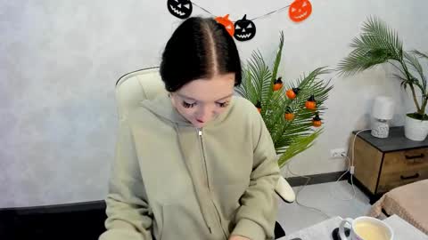 Lesley online show from October 12, 2025, 4:00 am