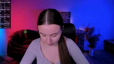 leslie_bird online show from December 17, 2025, 11:49 am