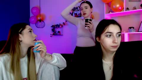 leslie_bird online show from April 1, 2026, 8:15 am