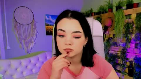 LeslieRowe online show from October 18, 2025, 5:25 pm