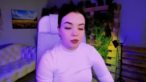 LeslieRowe online show from October 25, 2025, 4:46 pm