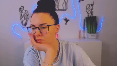 lesly_chilli online show from February 7, 2026, 8:18 am