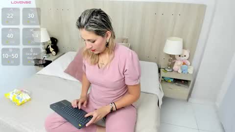 Lesly Santodomingo online show from November 17, 2025, 11:27 am