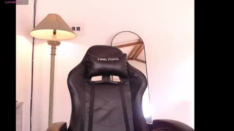 lesly online show from April 21, 2026, 9:06 pm