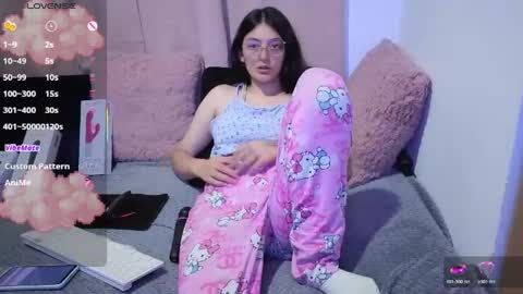 Snapshot of lessliee chatting on May 21, 2026, 6:53 am lessliee online show from May 21, 2026, 6:53 am