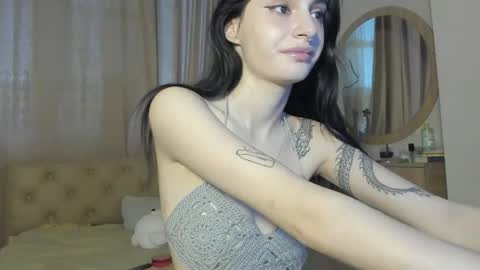 lesyaliss online show from July 19, 2026, 4:33 pm
