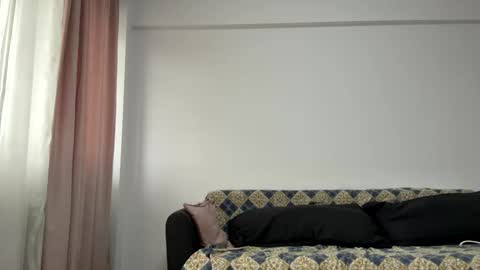 follow me  here you find me online show from October 2, 2025, 8:43 am