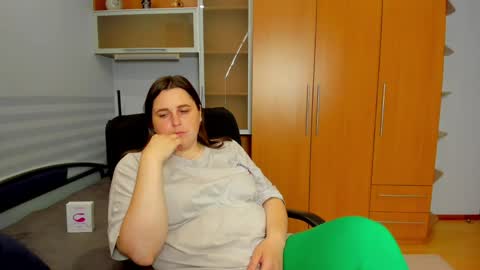 Naomi online show from June 5, 2026, 6:52 am