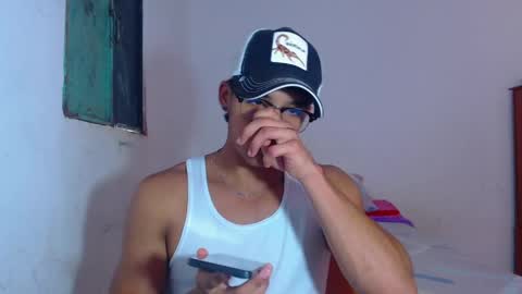 i  am lewis ly EDUARDO MEMDOZA15 online show from April 23, 2026, 6:54 pm