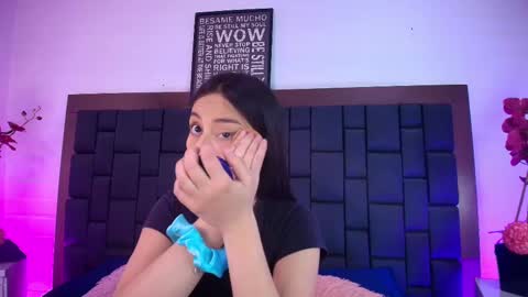 Lexi Howard  online show from September 21, 2025, 1:35 pm