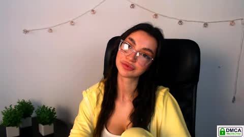 Alexia online show from April 25, 2026, 1:41 pm