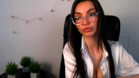 Alexia online show from May 2, 2026, 12:43 pm