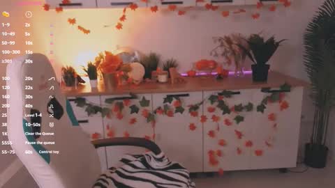 Lexy - Follow me online show from November 14, 2025, 9:30 am