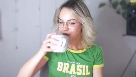 Lexie online show from January 9, 2025, 8:03 am