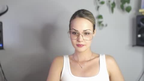 Lexie online show from February 12, 2025, 2:54 pm