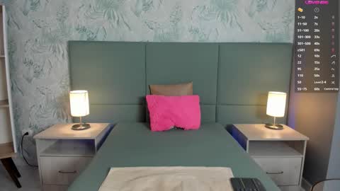 Lexie Thompson  online show from September 10, 2025, 11:32 am