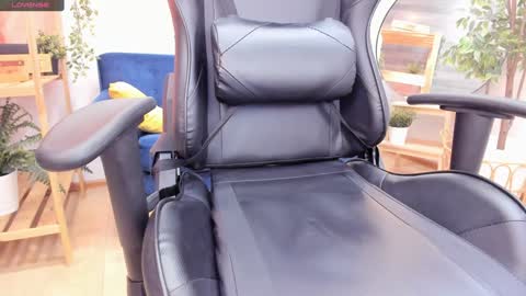 Snapshot of lexihoward chatting on January 22, 2025, 1:53 pm Lexi online show from January 22, 2025, 1:53 pm