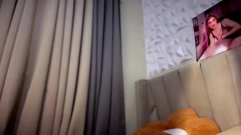 Naturaly Born Goddess  Ms. kendall  online show from October 26, 2025, 7:20 pm