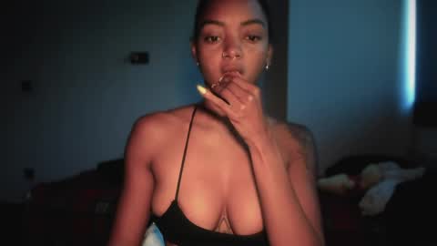 LEXY - Independent account online show from April 18, 2026, 12:42 pm