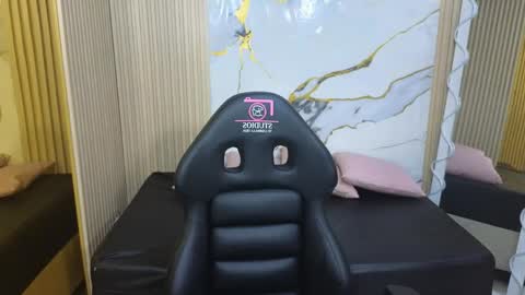 Snapshot of lexy_tay chatting on May 27, 2026, 12:02 pm lexy_tay online show from May 27, 2026, 12:02 pm