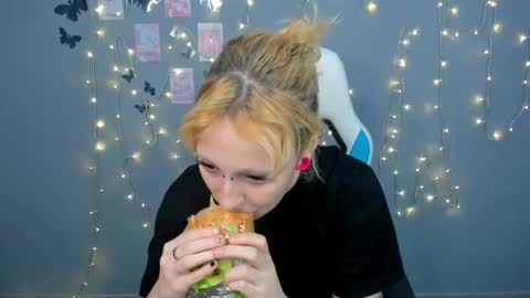 Lexy online show from January 25, 2025, 10:19 am