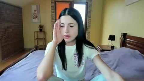 lexyswett online show from September 19, 2025, 12:17 pm