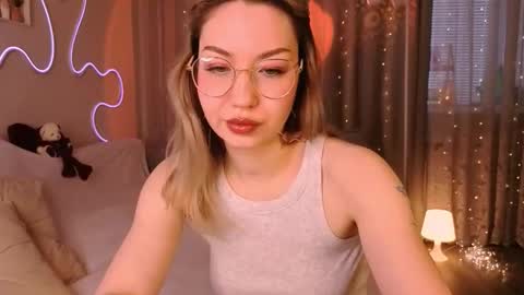 Snapshot of leyalayla chatting on March 10, 2026, 1:54 am Lily online show from March 10, 2026, 1:54 am