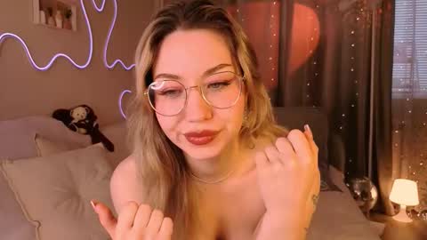 Snapshot of leyalayla chatting on March 12, 2026, 2:50 am Lily online show from March 12, 2026, 2:50 am
