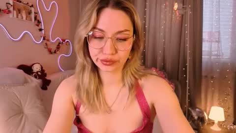 Snapshot of leyalayla chatting on March 19, 2026, 3:43 am Lily online show from March 19, 2026, 3:43 am