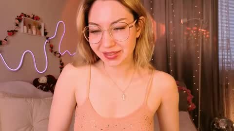 Snapshot of leyalayla chatting on April 11, 2026, 7:45 am Lily online show from April 11, 2026, 7:45 am
