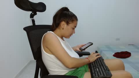 leydy_day online show from January 30, 2025, 1:44 am