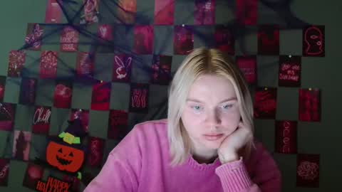 Leyla online show from October 29, 2025, 7:21 am