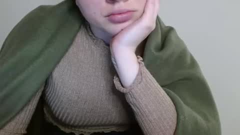 Leyla online show from April 14, 2026, 4:40 am