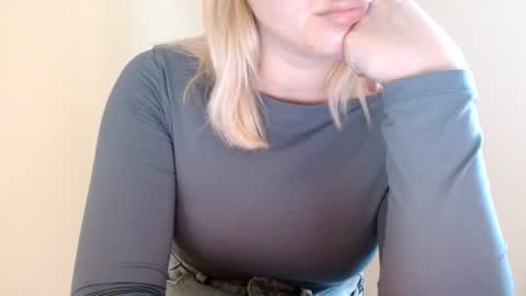 Snapshot of leyla_le chatting on July 28, 2026, 11:17 am Leyla online show from July 28, 2026, 11:17 am