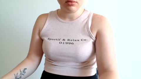 Snapshot of leyla_le chatting on August 5, 2026, 5:54 am Leyla online show from August 5, 2026, 5:54 am