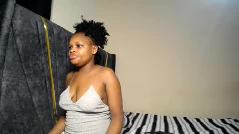 Snapshot of leyla_walker chatting on July 25, 2026, 8:39 pm Leylawalker online show from July 25, 2026, 8:39 pm
